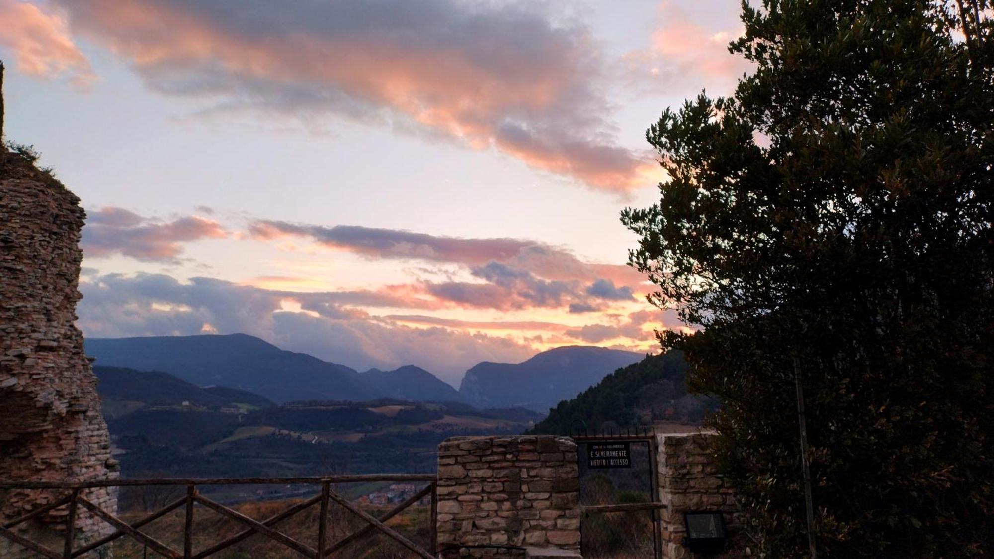 Locanda La Rocca Residenza D'Epoca Fossombrone Luaran gambar